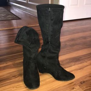 Black felt boots